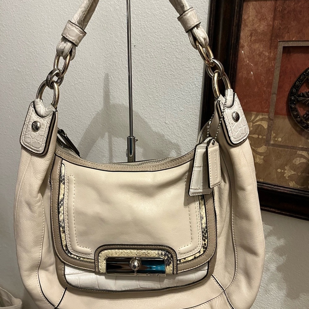 Coach Cream Leather Shoulder Bag. Insets of Cream Embossed Python Leather. EUC